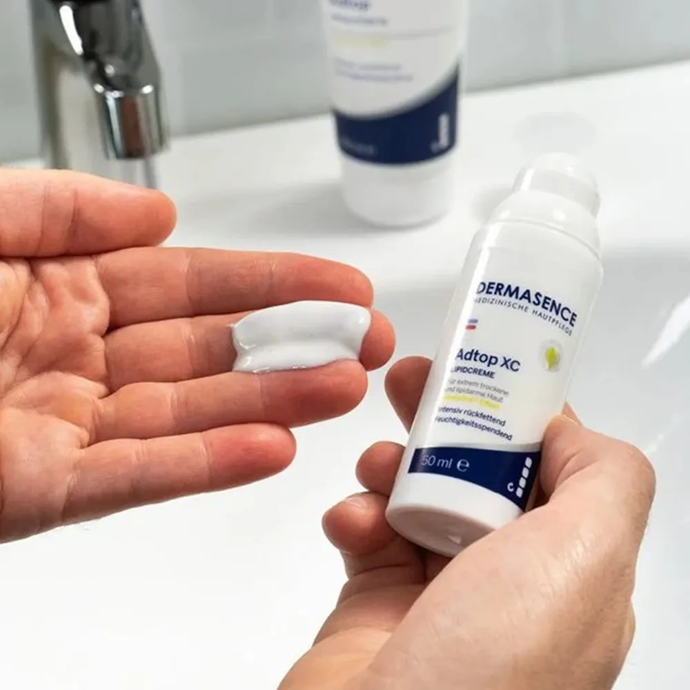 Cremă intensivă pentru restaurarea barierei lipidice în zonele foarte uscate ale pielii Lipidcream Adtop XC, 50ml, Dermasence